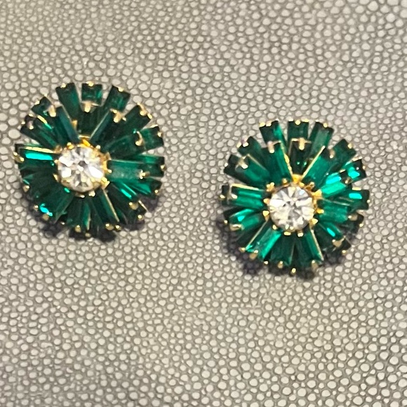Vintage 1992 PARISIAN Emerald Green Gem Sparkling Flower Stud Earrings EUC - Picture 4 of 16